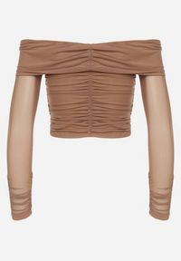 Born2be - Ciemnobeżowa Siateczkowa Bluzka VICES z Odkrytymi Ramionami Ozdobiona Marszczeniem Tuvita. Okazja: na co dzień. Kolor: beżowy. Materiał: jeans. Wzór: aplikacja. Styl: casual #6
