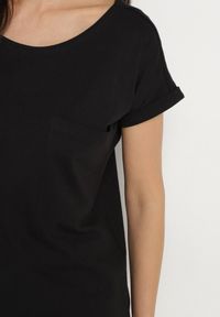 Born2be - Czarny T-shirt z Bawełny Ozdobiony Kieszonką Ziarene. Okazja: na co dzień. Kolor: czarny. Materiał: bawełna. Wzór: aplikacja. Styl: sportowy, casual