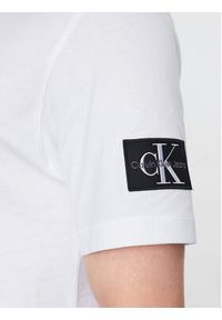 Calvin Klein Jeans T-Shirt J30J323484 Biały Regular Fit. Kolor: biały. Materiał: bawełna