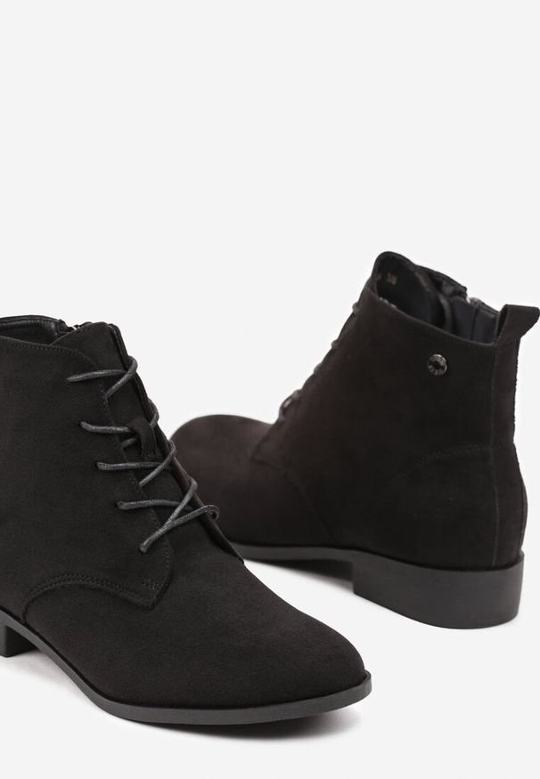 Renee - Czarne Wiązane Botki na Płaskiej Podeszwie Erithara. Okazja: na co dzień. Kolor: czarny. Materiał: jeans. Obcas: na płaskiej podeszwie. Styl: casual