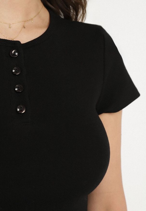 Born2be - Czarny T-shirt Bawełniany w Prążki z Guzikami Balirea. Okazja: na co dzień. Kolor: czarny. Materiał: bawełna. Wzór: prążki. Styl: elegancki, casual