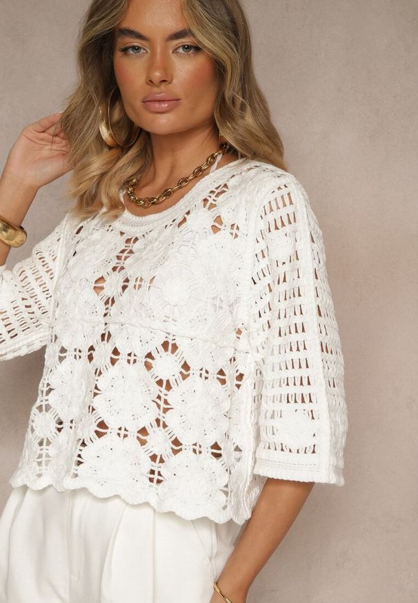 Renee - Biała Ażurowa Bluzka z Bawełny Nilonna. Okazja: na co dzień. Kolor: biały. Materiał: bawełna. Wzór: ażurowy. Sezon: lato. Styl: elegancki, casual