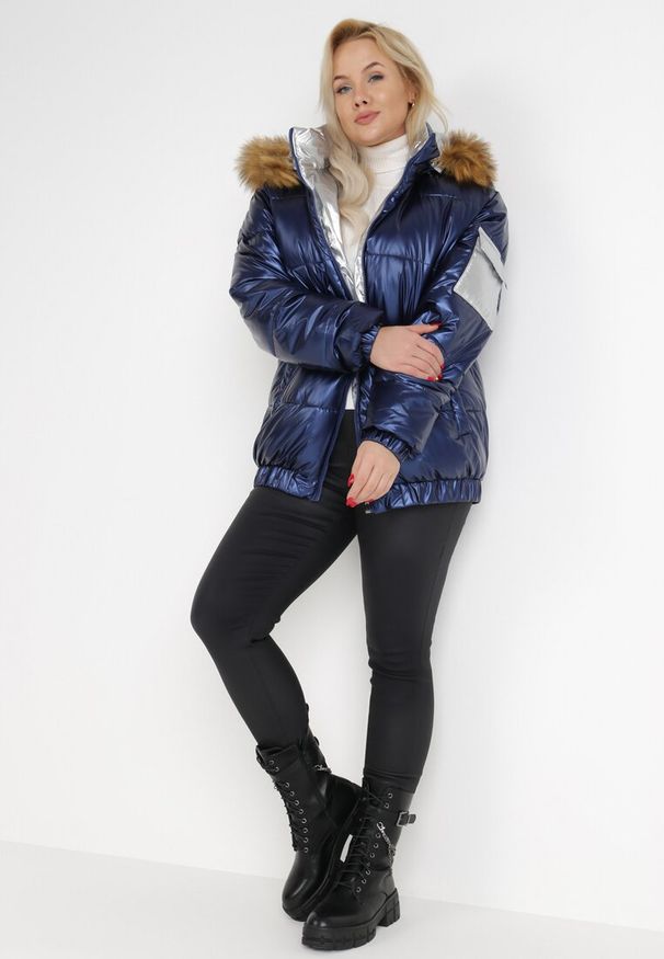 Born2be - Granatowa Kurtka Barbedeia. Kolor: niebieski. Materiał: futro. Wzór: aplikacja