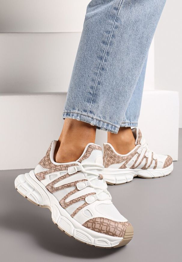 Born2be - Ciemnobeżowe Sneakersy z Ozdobnymi Wstawkami i Tłoczoną Podeszwą Adlenavia. Kolor: beżowy