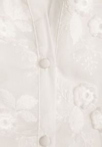 Born2be - Biała Koszula z Haftowanej Tkaniny z Guzikami Blariana. Kolor: biały. Materiał: tkanina. Wzór: haft. Styl: elegancki #2