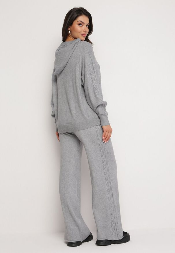 Born2be - Szary Dzianinowy Komplet Bluza z Kapturem w Warkoczowy Splot i Spodnie z Szerokimi Nogawkami Narahai. Kolor: szary. Materiał: dzianina. Wzór: ze splotem
