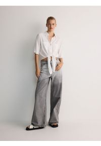 Reserved - Krótka koszula z wiązaniem - złamana biel. Materiał: wiskoza, tkanina. Długość: krótkie #1