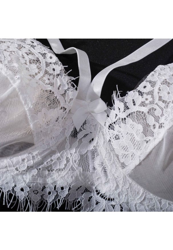 Intica - Komplet bielizny koronkowej z eleganckimi detalami Shaquana. Kolor: biały. Materiał: koronka. Wzór: koronka