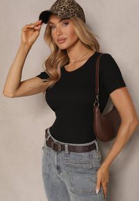 Renee - Czarny T-shirt Basic z Wiskozy Worreti. Okazja: na co dzień. Kolor: czarny. Materiał: wiskoza. Styl: sportowy, casual, klasyczny