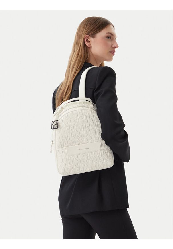 Armani Exchange Plecak XW002234 AF15774 U0011 Écru. Kolor: kremowy. Materiał: skóra