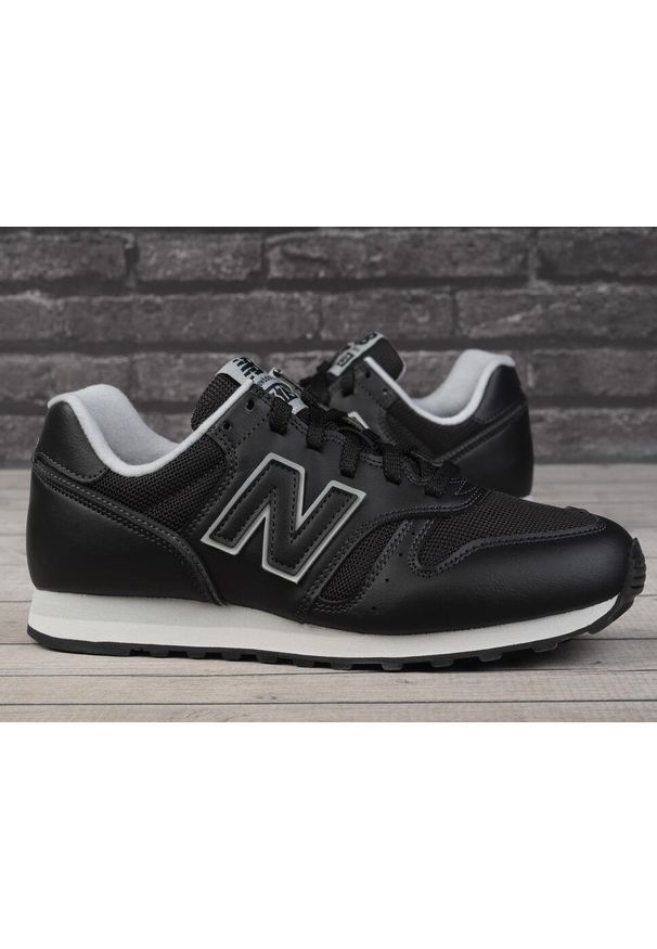 Buty męskie sportowe sneakersy New Balance ML373. Kolor: czarny, szary, wielokolorowy. Model: New Balance 373. Sport: turystyka piesza
