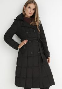 Born2be - Czarna Kurtka Pikowana z Paskiem Gutdat. Okazja: na co dzień. Kolor: czarny. Materiał: materiał. Długość rękawa: długi rękaw. Długość: długie. Sezon: zima. Styl: casual #10