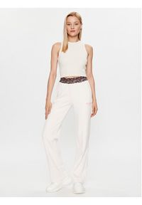Guess Spodnie dresowe V3YB06 KB212 Biały Regular Fit. Kolor: biały. Materiał: syntetyk, dresówka #5