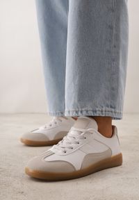 Born2be - Biało-Szare Sneakersy przed Kostkę z Ozdobnymi Przeszyciami Erdafa. Wysokość cholewki: przed kostkę. Kolor: biały #1