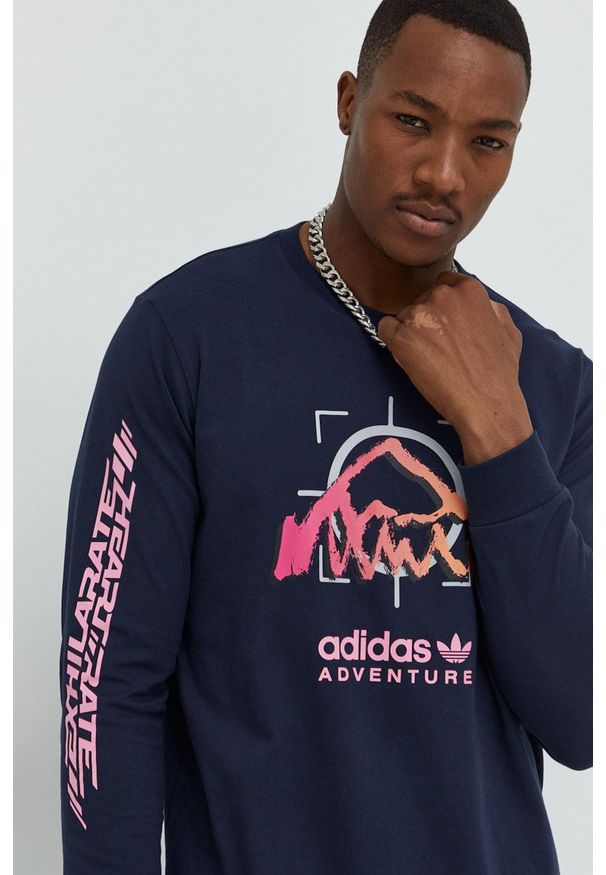 adidas Originals longsleeve bawełniany kolor granatowy wzorzysty. Kolor: niebieski. Materiał: bawełna. Długość rękawa: długi rękaw