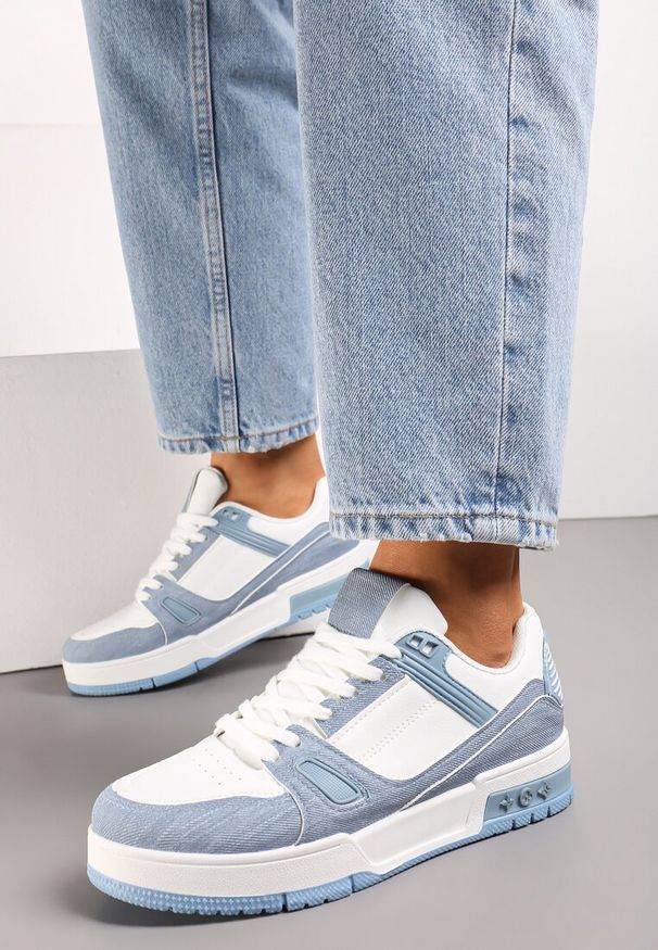 Renee - Niebieskie Sznurowane Sneakersy z Przeszyciami na Grubej Podeszwie Sillvina. Kolor: niebieski, biały