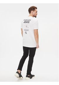 Calvin Klein Jeans T-Shirt J30J324031 Biały Regular Fit. Kolor: biały. Materiał: bawełna #2