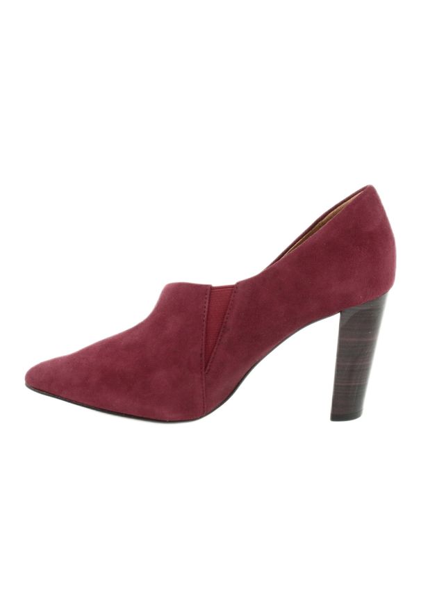 Buty damskie Caprice 24402 wine suede wielokolorowe. Kolor: wielokolorowy. Materiał: nubuk, skóra. Szerokość cholewki: normalna. Obcas: na obcasie. Wysokość obcasa: średni