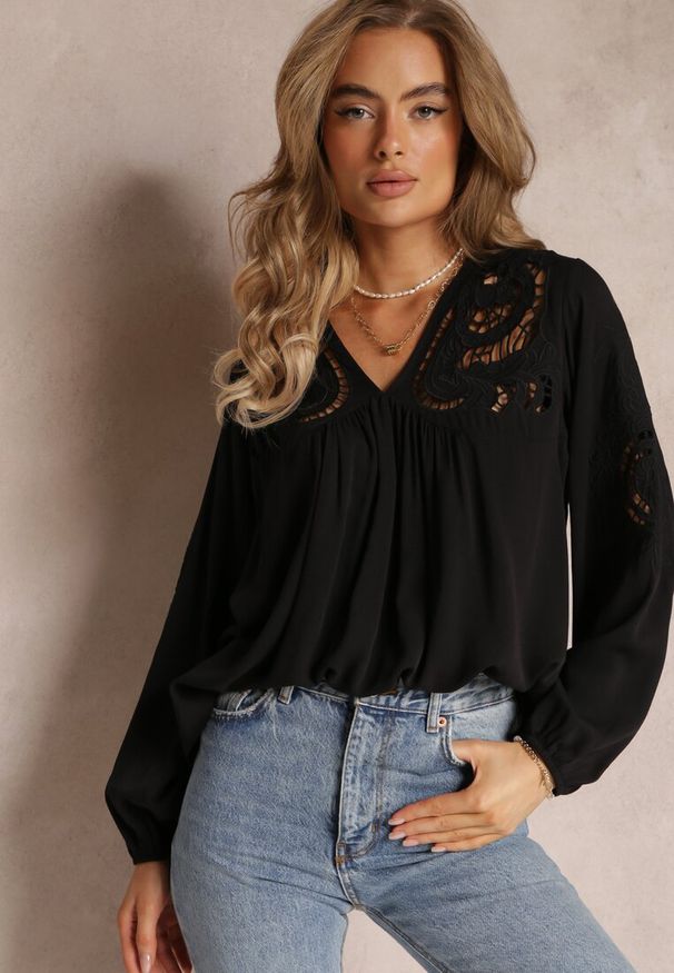 Renee - Czarna Bluzka Wiązana na Plecach z Ażurowym Haftem z Wiskozy Conleia. Kolor: czarny. Materiał: wiskoza. Wzór: ażurowy, haft. Styl: boho