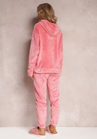 Renee - Różowy 2-częściowy Pluszowy Komplet Piżamowy z Bluzą Kangurką i Spodniami Jogger Vegame. Kolor: różowy. Materiał: dzianina #3