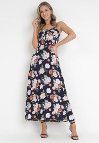 Born2be - Czarna Sukienka Maxi na Szerokich Ramiączkach z Ozdobnymi Guzikami w Kwiaty Delphyne. Kolor: czarny. Materiał: tkanina. Długość rękawa: na ramiączkach. Wzór: kwiaty. Długość: maxi #3