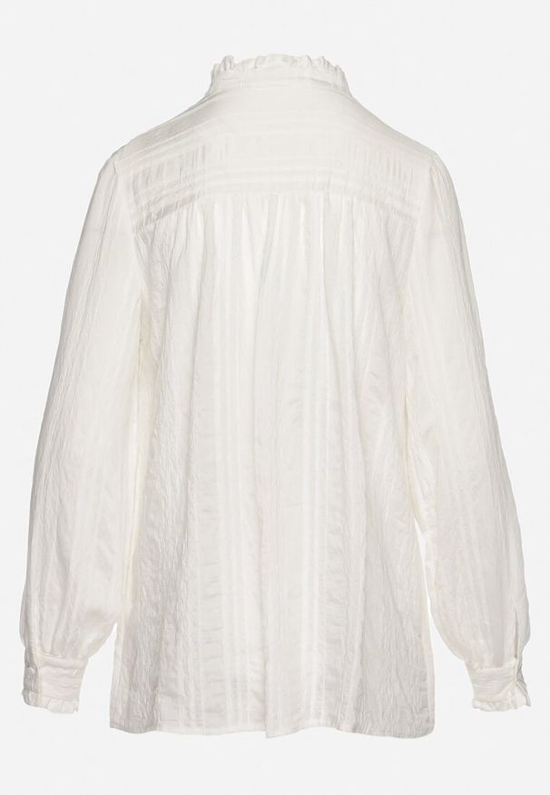 Born2be - Biała Koszula w Stylu Boho z Ażurowymi Lamówkami Larsula. Okazja: na spotkanie biznesowe, do pracy. Typ kołnierza: dekolt w kształcie V. Kolor: biały. Długość: długie. Wzór: ażurowy. Materiał: jeans, materiał. Długość rękawa: długi rękaw. Sezon: lato. Styl: boho