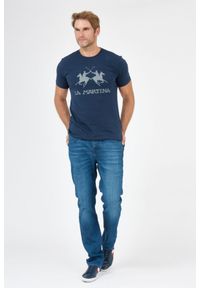 La Martina - LA MARTINA Granatowy t-shirt męski z szarym logo. Kolor: niebieski. Materiał: prążkowany, jersey. Wzór: nadruk #4