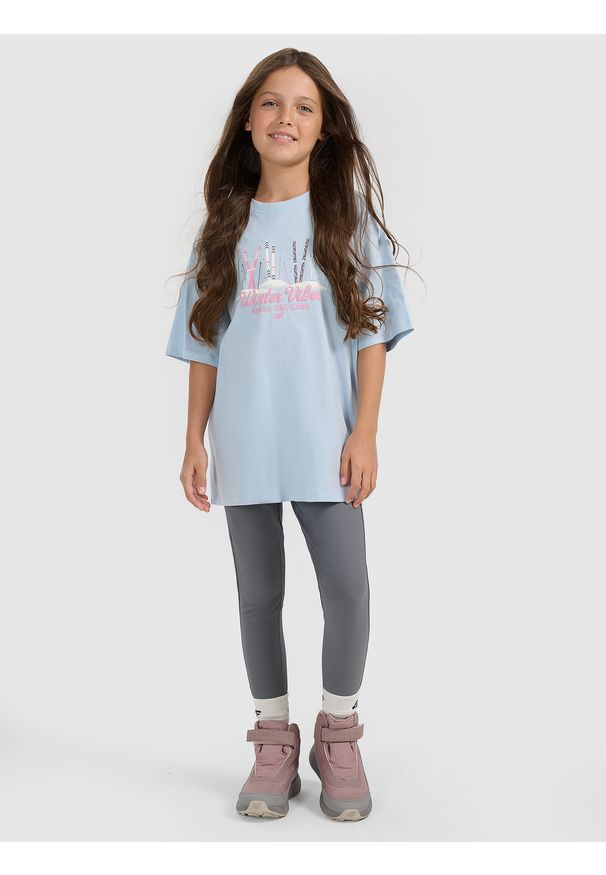 4f - 4F T-shirt loose z nadrukiem dziewczęcy - niebieski 146/152 (10-12 lat). Okazja: na co dzień. Kolor: niebieski. Materiał: bawełna, materiał. Wzór: nadruk. Sezon: lato. Styl: casual