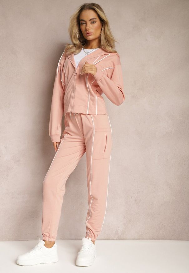 Renee - Różowy Komplet Dresowy Bluza z Kapturem i Joggery z Cienkimi Lamówkami Zivatia. Kolor: różowy. Materiał: dresówka. Wzór: aplikacja
