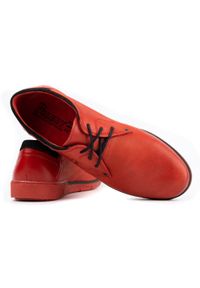 Polbut Buty męskie skórzane 2103 czerwone. Nosek buta: okrągły. Kolor: czerwony. Materiał: materiał. Obcas: na obcasie. Styl: klasyczny. Wysokość obcasa: średni #7