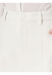 BARDOT - Bardot Spodnie z imitacji skóry 58936PB1 Biały Regular Fit. Kolor: biały. Materiał: skóra #2