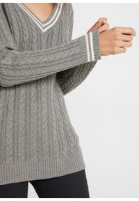 Sweter w warkocze, dekolt w serek bonprix szary melanż - pastelowy jasnoróżowy wzorzysty. Typ kołnierza: dekolt w serek. Kolor: szary. Wzór: melanż #4