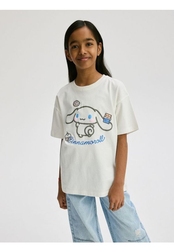 Reserved - T-shirt Cinnamoroll - złamana biel. Materiał: bawełna