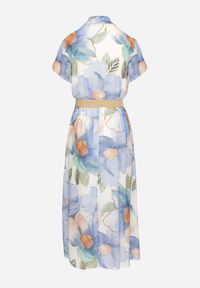 Born2be - Jasnoniebieska Sukienka o Rozkloszowanym Kroju z Wiązaniem przy Dekolcie i Paskiem Sorilina. Okazja: na co dzień. Kolor: niebieski. Długość rękawa: krótki rękaw. Wzór: kwiaty. Styl: casual, elegancki #3