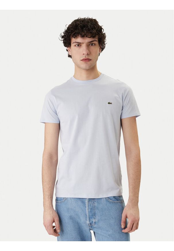 Lacoste T-Shirt TH6709 Błękitny Regular Fit. Kolor: niebieski. Materiał: bawełna