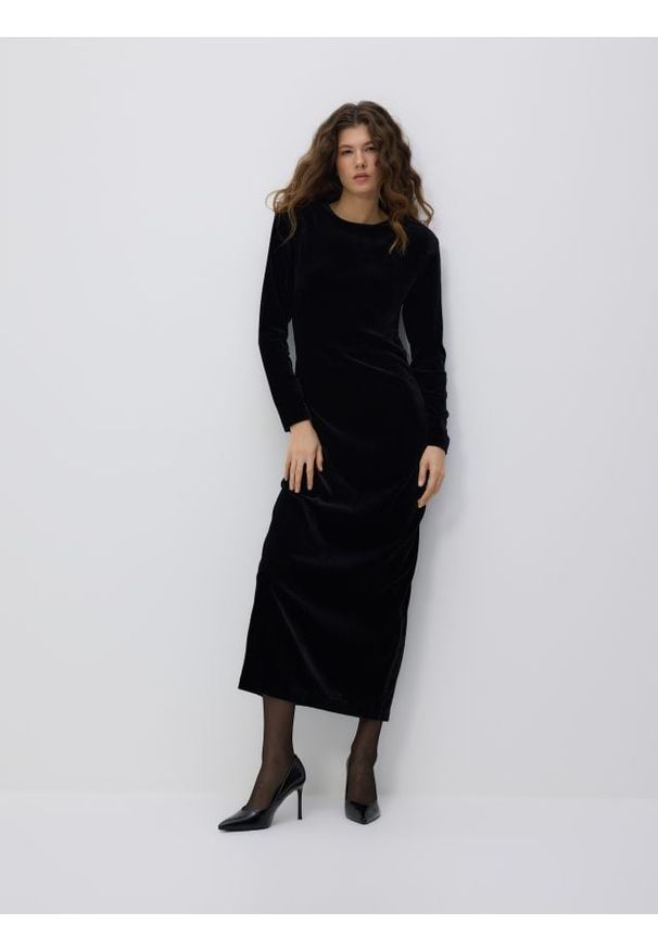 Reserved - Welurowa sukienka - czarny. Kolor: czarny. Materiał: welur