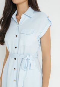 Born2be - Jasnoniebieska Sukienka Koszulowa Phinitrite. Okazja: na co dzień. Kolor: niebieski. Wzór: aplikacja. Typ sukienki: koszulowe. Materiał: materiał. Długość rękawa: krótki rękaw. Sezon: lato. Styl: casual. Długość: midi #3