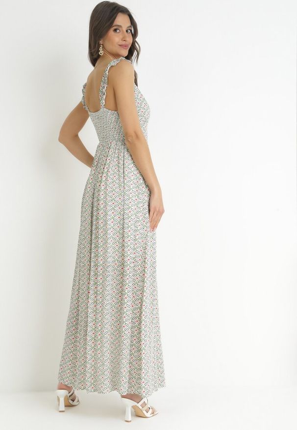 Born2be - Zielona Wiskozowa Sukienka Maxi na Szerokich Ramiączkach z Cienkimi Gumkami Dayani. Okazja: na co dzień. Kolor: zielony. Materiał: wiskoza. Długość rękawa: na ramiączkach. Wzór: aplikacja, kwiaty. Typ sukienki: proste. Styl: casual. Długość: maxi