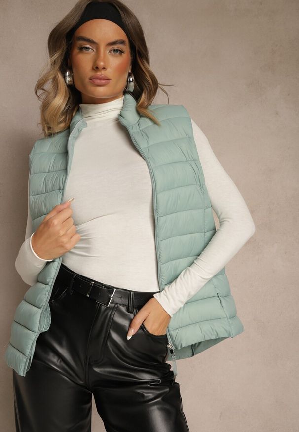 Renee - Jasnozielona Kamizelka Ozdobiona Pikowaniem Soellame. Okazja: na co dzień. Kolor: zielony. Wzór: aplikacja. Styl: casual, street