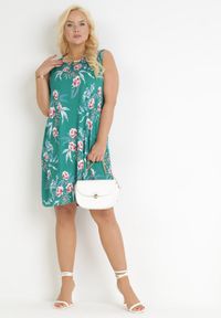 Born2be - Zielona Kwiecista Sukienka z Ozdobnym Wycięciem i Marszczeniem Lanava. Kolor: zielony. Długość rękawa: bez rękawów. Wzór: kwiaty. Styl: elegancki