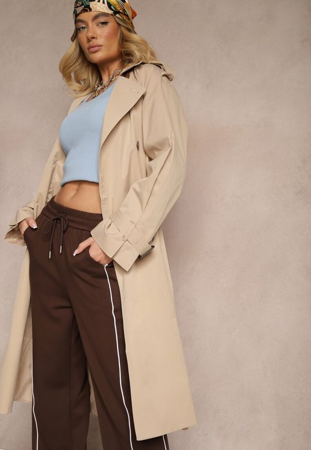 Renee - Beżowy Płaszcz Trencz Dwurzędowy z Paskiem Lene. Okazja: na co dzień. Kolor: beżowy. Materiał: jeans. Styl: klasyczny, casual