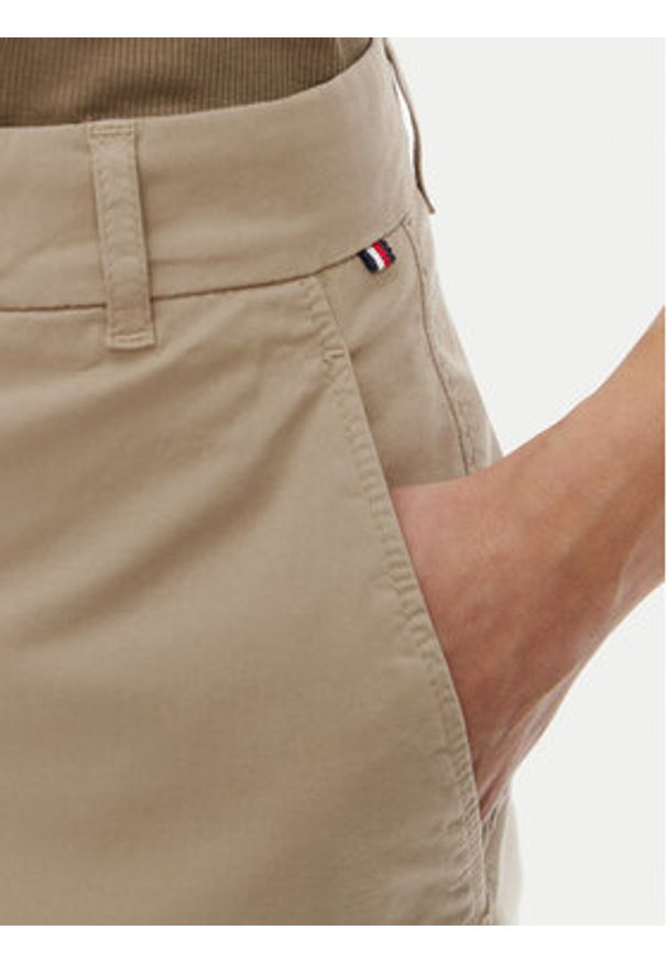TOMMY HILFIGER - Tommy Hilfiger Szorty materiałowe WW0WW42457 Beżowy Regular Fit. Kolor: beżowy. Materiał: bawełna