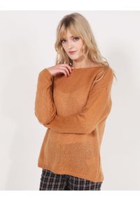 Unisono - GŁADKI SWETER Z WEŁNĄ 220-82177 CAMELL. Materiał: wełna. Wzór: gładki