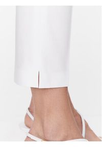 Luisa Spagnoli Spodnie materiałowe Acuto D 539997 Biały Slim Fit. Kolor: biały. Materiał: bawełna