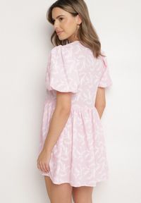 Born2be - Różowa Rozkloszowana Sukienka z Guzikami i Bufiastymi Rękawami Ateluna. Okazja: na co dzień. Kolor: różowy. Typ sukienki: rozkloszowane. Styl: casual, elegancki #3