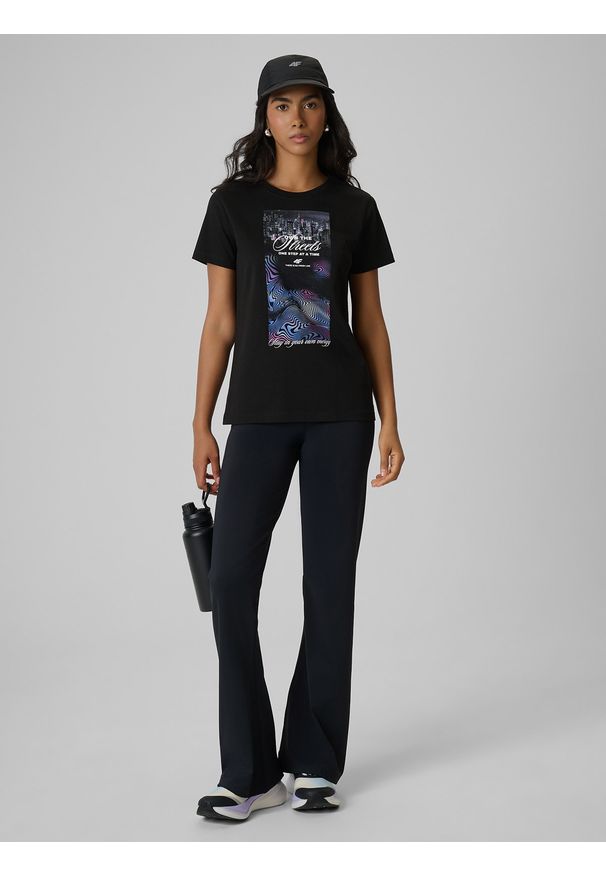 4f - 4F T-shirt regular z nadrukiem damski - czarny M. Okazja: na co dzień. Kolor: czarny. Materiał: dzianina, bawełna, dresówka, jeans. Wzór: nadruk. Styl: casual, klasyczny