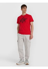 4f - 4F T-shirt regular z nadrukiem męski - czerwony L. Kolor: czerwony. Materiał: materiał, bawełna, skóra, włókno. Wzór: nadruk. Styl: klasyczny #2