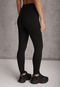 Renee - Czarne Legginsy High Waist z Elastycznego Materiału Azelia. Okazja: na co dzień. Stan: podwyższony. Kolor: czarny. Materiał: materiał. Długość: krótkie. Styl: casual #5