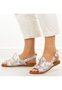Multi skórzane płaskie sandały damskie Cambell 19387. Okazja: na co dzień, na spacer. Zapięcie: pasek. Kolor: wielokolorowy. Materiał: skóra. Wzór: aplikacja. Sezon: wiosna, lato. Obcas: na płaskiej podeszwie. Styl: elegancki, wakacyjny, casual #1