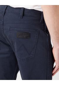 Wrangler - WRANGLER GREENSBORO MĘSKIE SPODNIE JEANSOWE DARK NAVY W15Q71XAE. Materiał: jeans #4